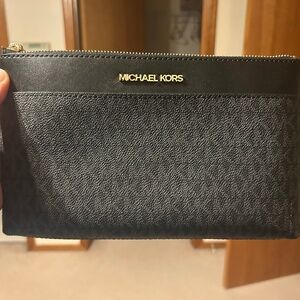 Michael Kors Crossbody Clutch